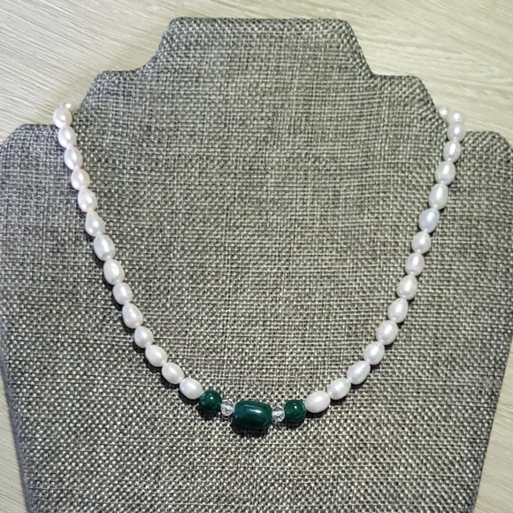 REAL Pearl and Green Agate Necklace - Picture 9 of 15